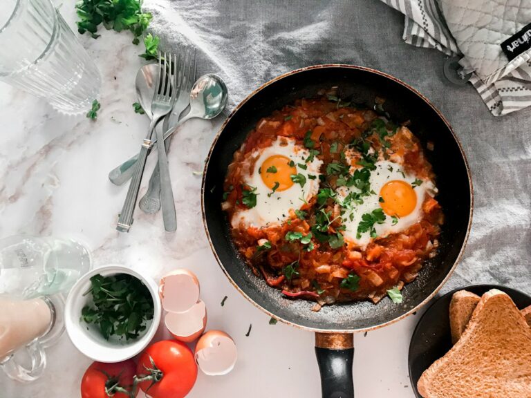 Easy Shakshuka with Tomatoes and Peppers