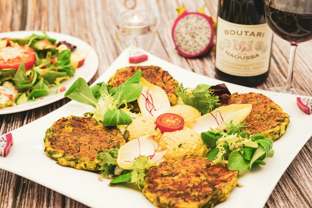 Zucchini fritters served with greens and dip